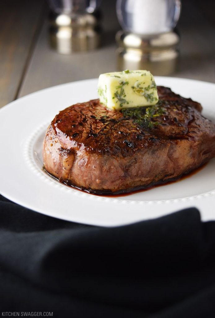 Pan Seared Filet Mignon With Mushroom Sauce
