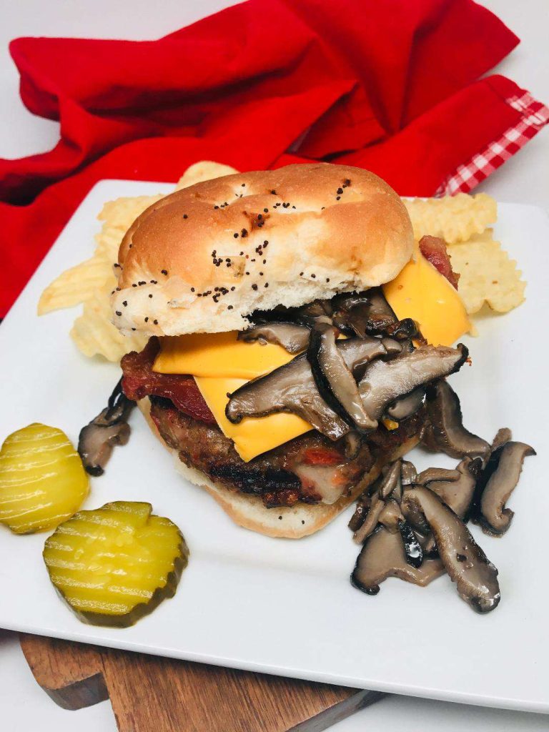 Juicy Cheeseburger That Will Make Your Taste Buds Sing!