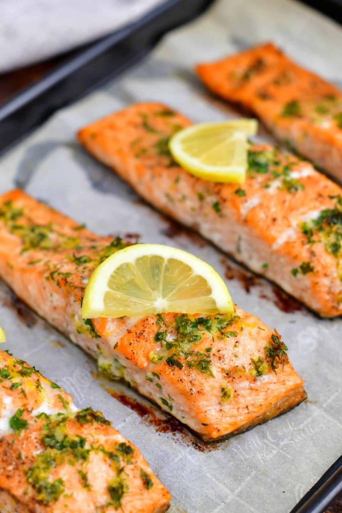 Baked Salmon And Asparagus Delight