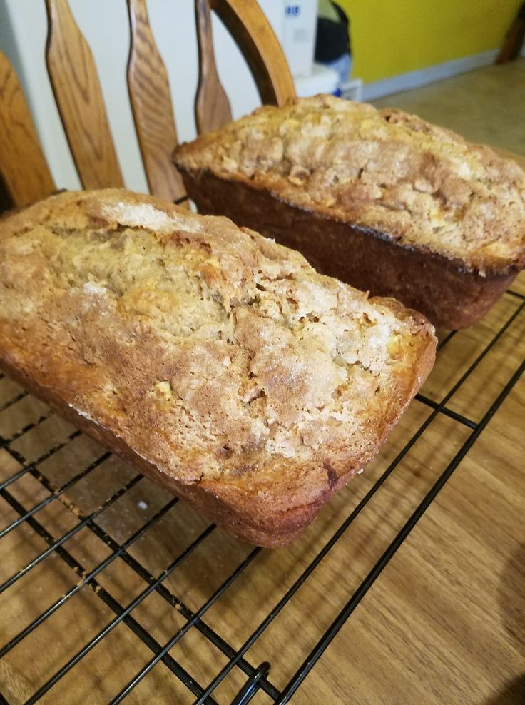 Quick Apple Pie Bread With Streusel Topping