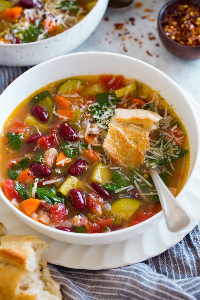 Hearty Vegetarian Minestrone Soup