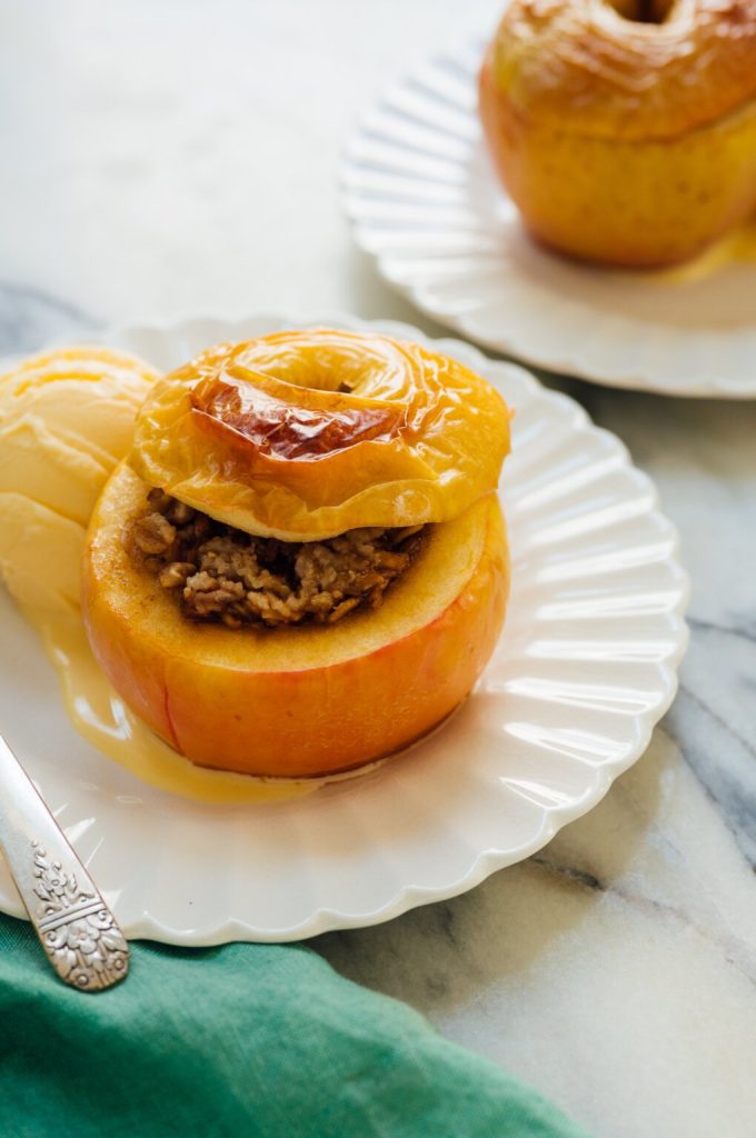 Aromas Of Autumn: Baked Apples With A Crunchy Twist